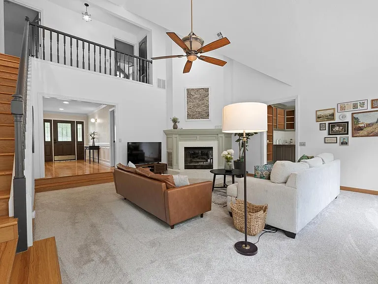 1704 Granada Dr — Photo 3