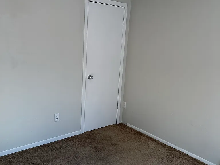923 E College St #2S — Photo 12