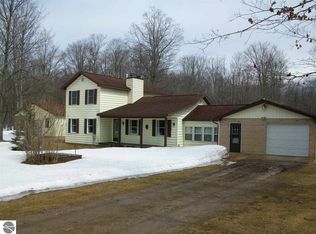 271 Harwood Rd, Beulah, MI 49617