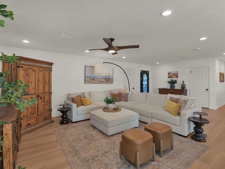 14623 N Winston Ln — Photo 2