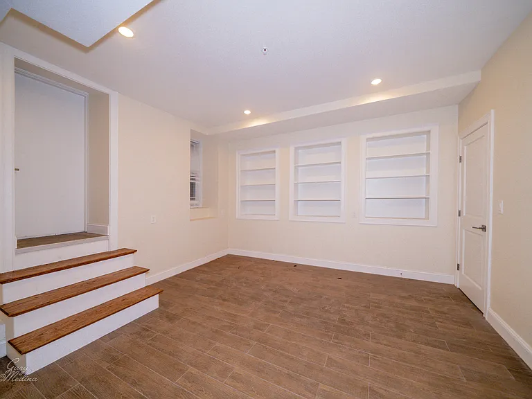 1616 Beacon St #1 — Photo 10