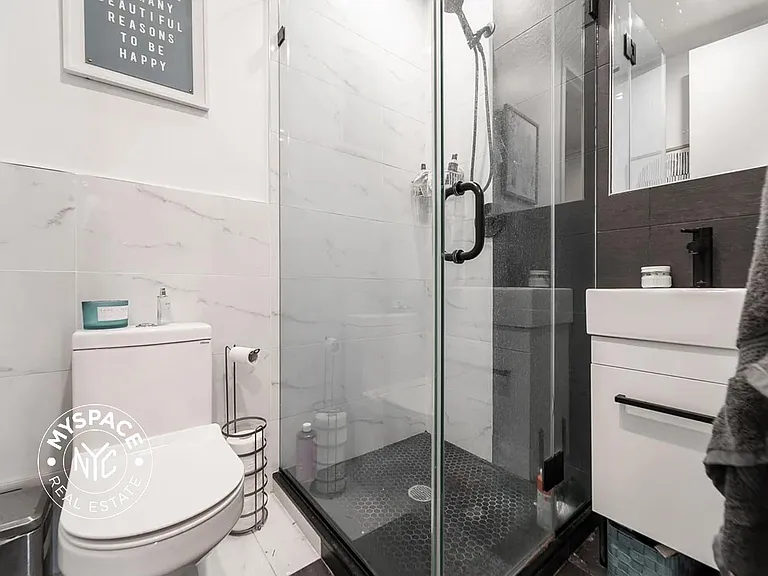 19 E 31st St #4B — Photo 9