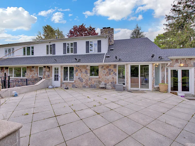 1719 Cedar Swamp Rd — Photo 23
