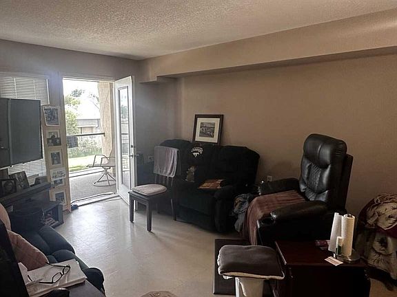 5th image of 80 N Kelloway Cres #304A-RED
