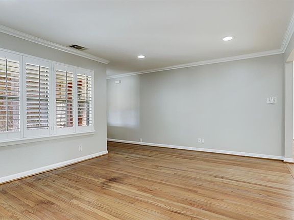 Plantation shutters. Crown Molding. Recessed lights!