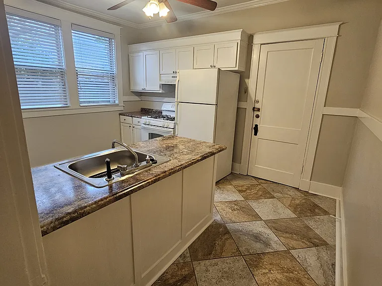 212 S Willett St #2 — Photo 11