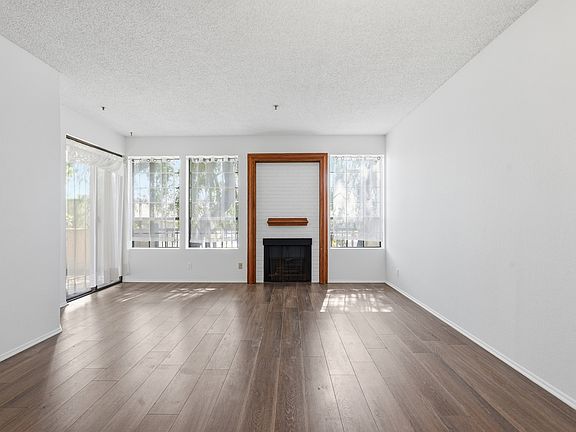 3rd image of 2559 Plaza Del Amo Unit 104