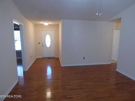 4th image of 15 Deer Cir