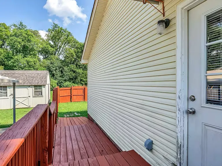 311 Elizabeth Ct — Photo 5