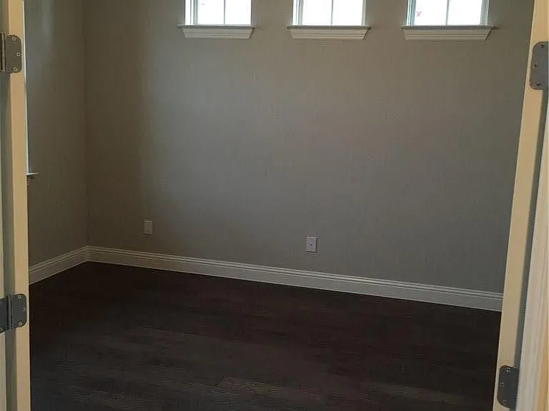 10548 Helen Dr — Photo 3