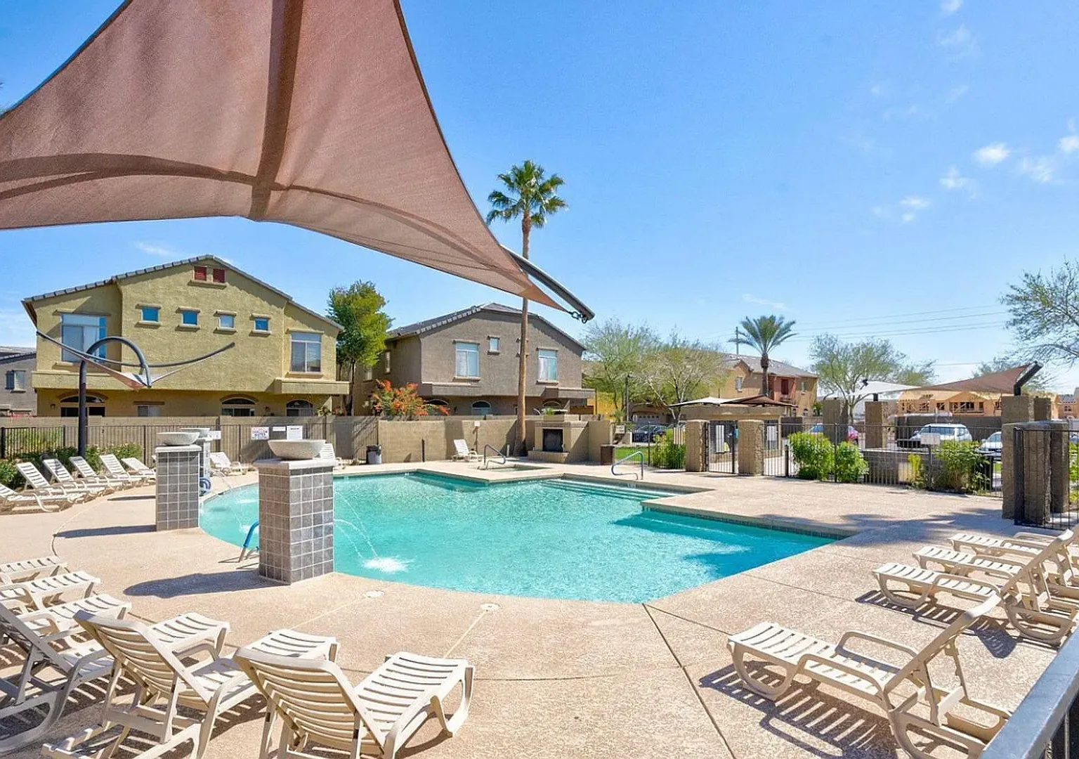 5 Bd 3 Ba 1675 Sq. Ft Townhome In Villagio At Happy Valley In Phoenix — Photo 2