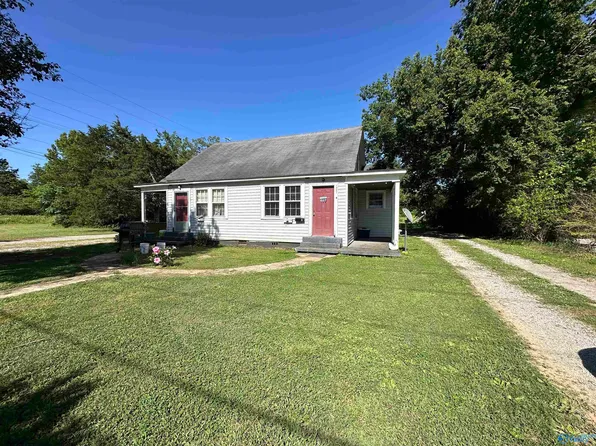 1002 East St, Moulton, AL 35650