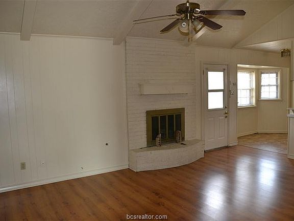 2nd image of 1801 Medina Dr