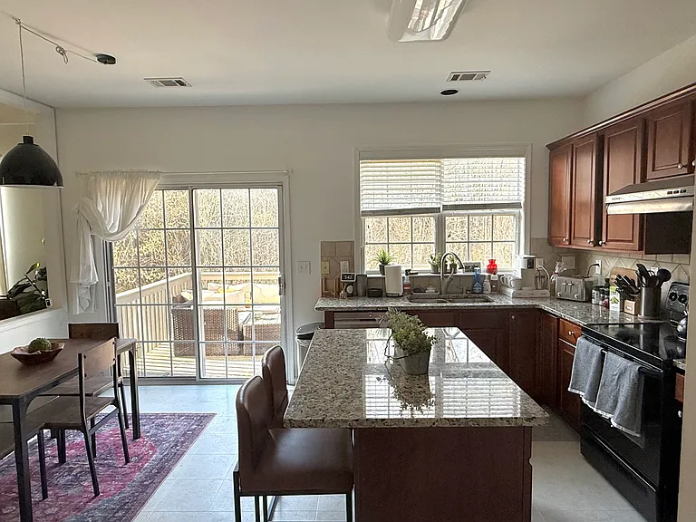 612 Friars Head Ct — Photo 8