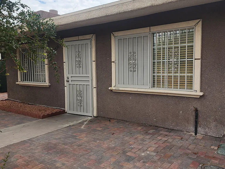 Arrowhead St — Photo 1