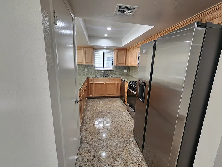 626 N Isabel St #202 — Photo 12