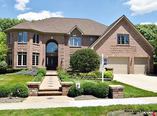 4401 Royal Fox Dr, St Charles, IL