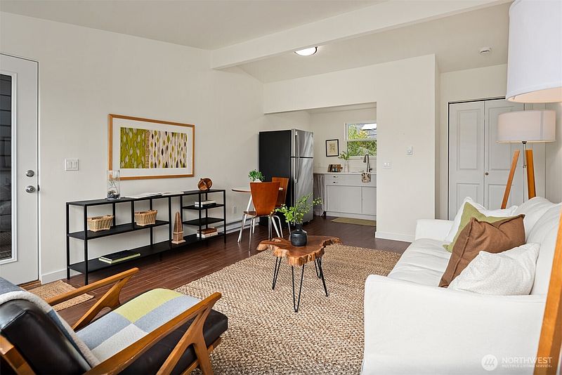 4th image of 1519 5th Ave W #5