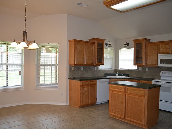 4th image of 4303 Rosebelle Ave