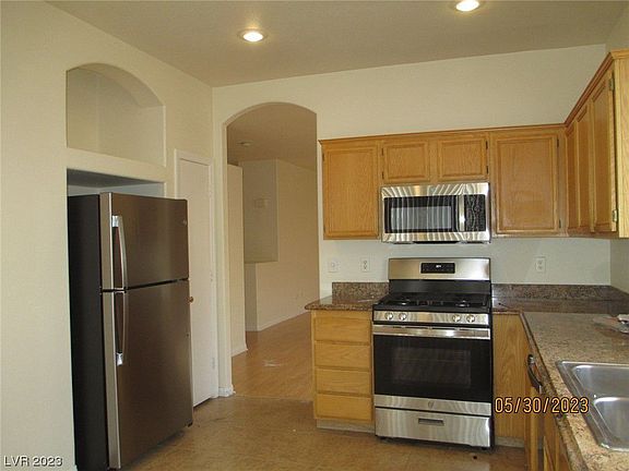 4th image of 2616 Spruce Creek Dr
