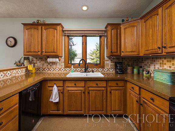 3rd image of 6361 Eastridge Ct