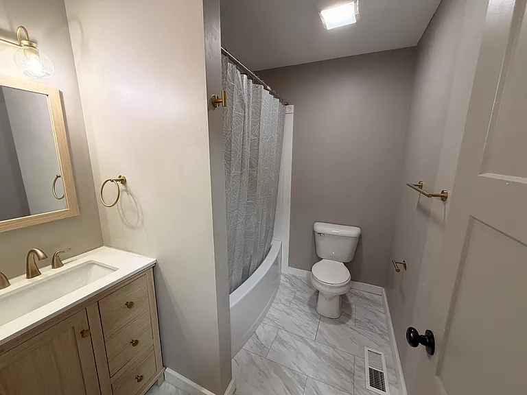 823 E Market St #823 — Photo 13
