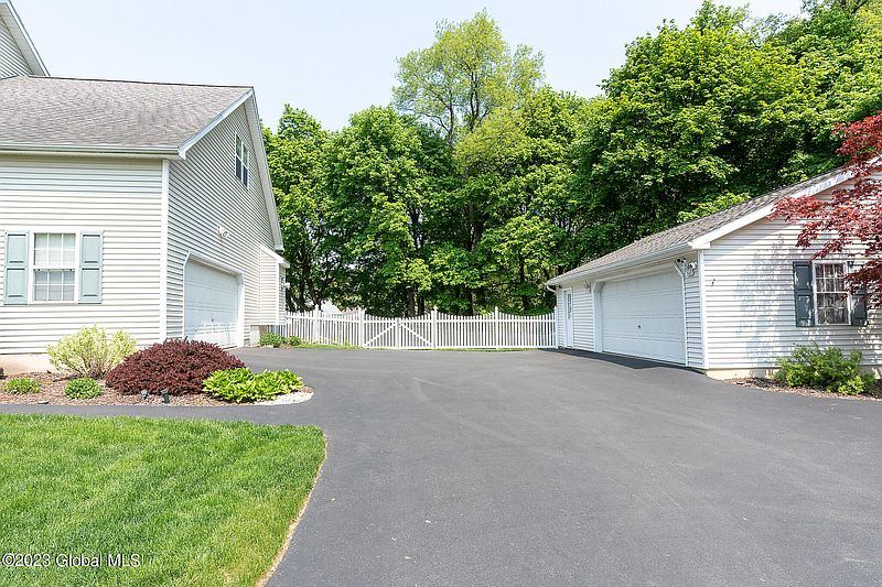 2nd image of 8 Roberts Lane