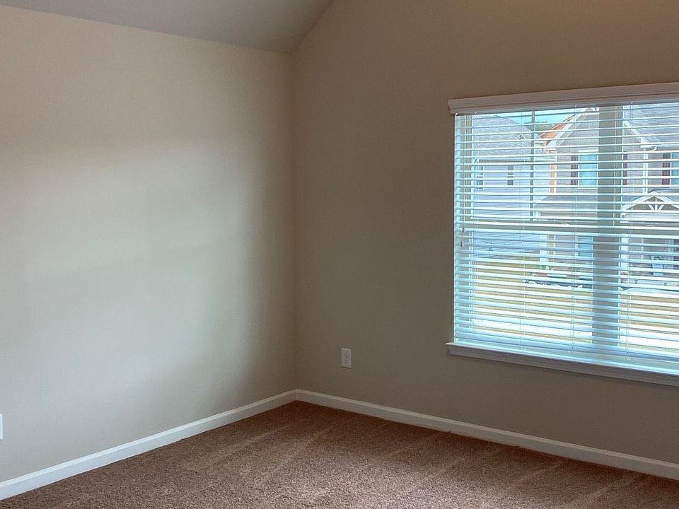 2nd image of 2375 Bear Mountain St
