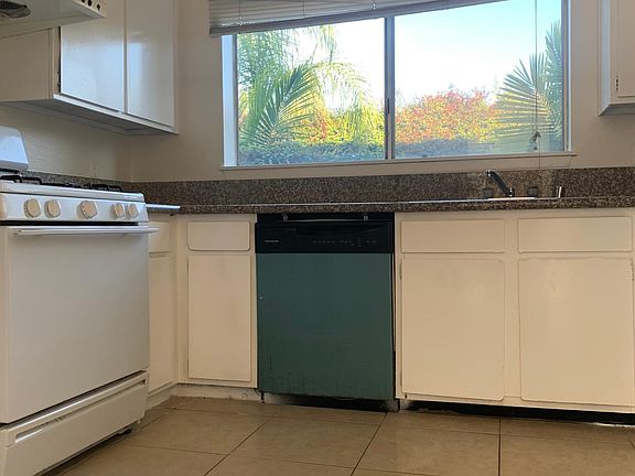 3rd image of 620 N Mar Vista Ave APT 6
