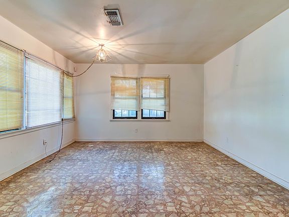 5th image of 49 E Park St
