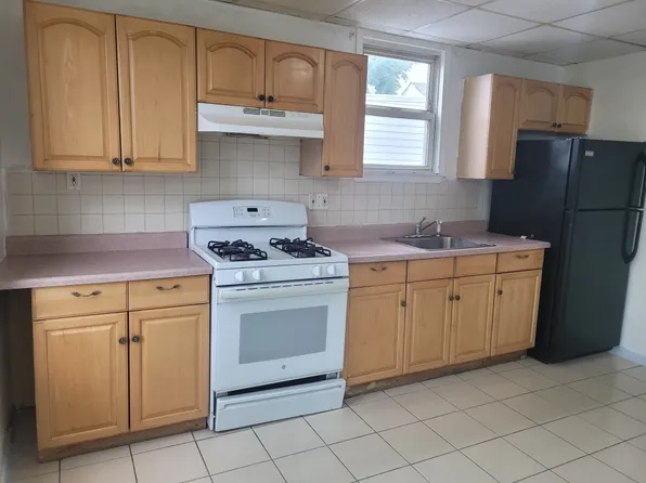 124 Roosevelt Ave Floor 2, Jersey City, NJ 07304