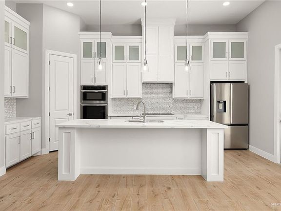 5th image of 3705 Zenker Ave