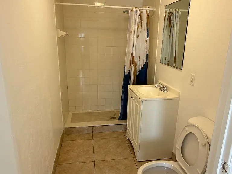 651 SW 9th St #7 — Photo 16
