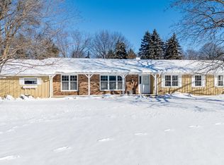 14 Meadowbrook Ct, Appleton, WI 54914