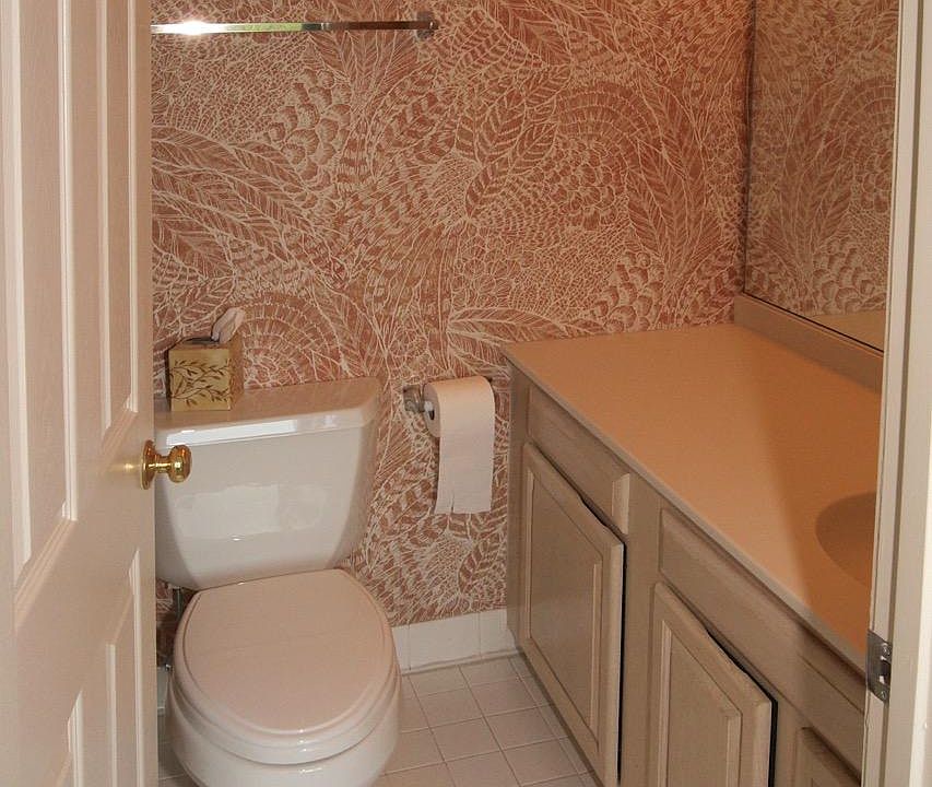 # 2 BDR's Private Bathroom
