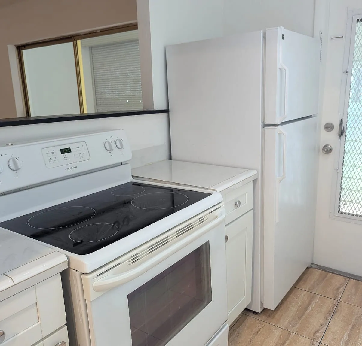 1 bed, 800 sqft, $1,700 — Photo 2