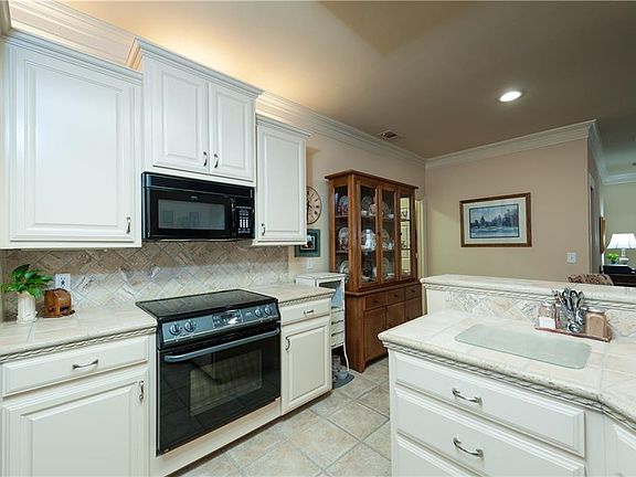 4th image of 909 Ellison Park Cir