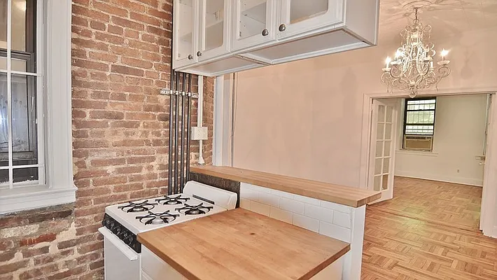 Rented by Park Property Advisors | media 33