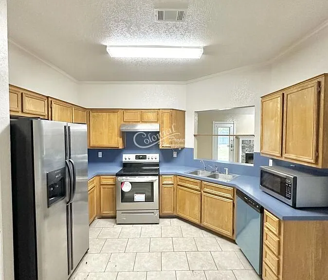 1100 Clairidge Ave — Photo 5
