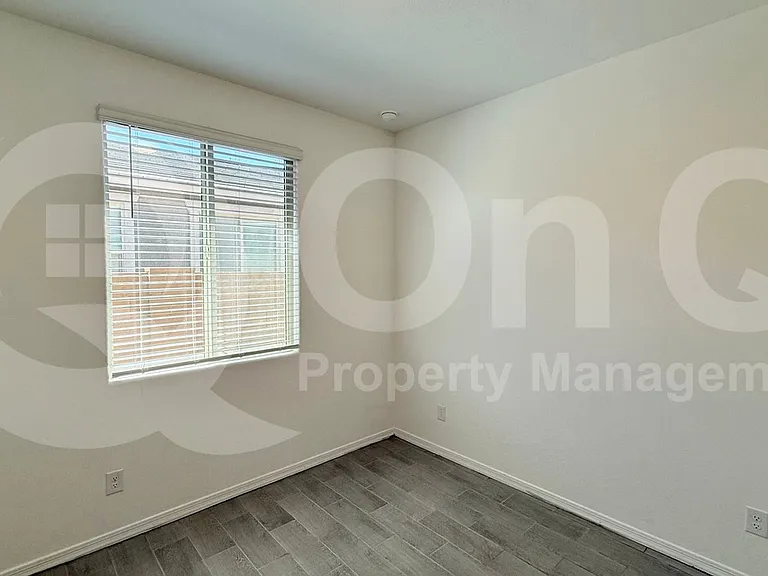 1265 E Kingman St — Photo 22