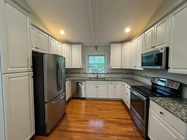 1514 Archdale Dr — Photo 3