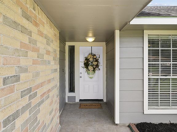 3rd image of 16826 Cobble Ridge Dr