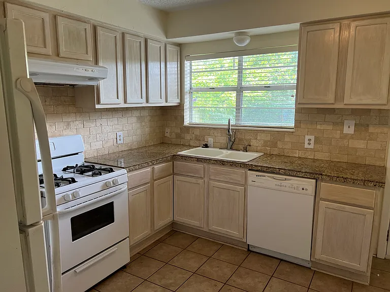 3650 Greenway Pl — Photo 2
