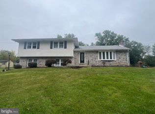 1361 Manatawny Dr, Pottstown, PA 19464