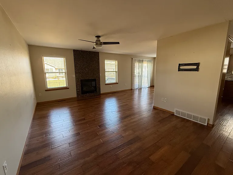 934 Tiara Dr NE — Photo 4