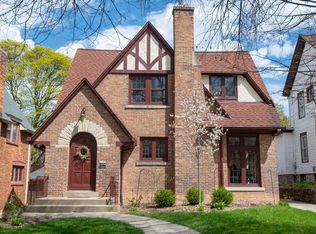 2222 N 71st St, Wauwatosa, WI 53213