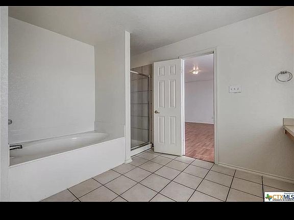 5th image of 639 NW Crossing Dr