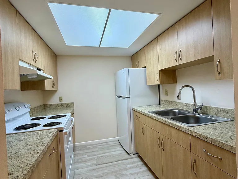 603 SW 35th St #9 — Photo 9