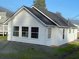 104 11th St, Garibaldi, OR 97118