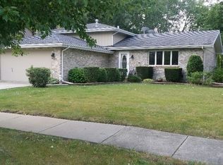 16 Meagan Ln, Lemont, IL 60439